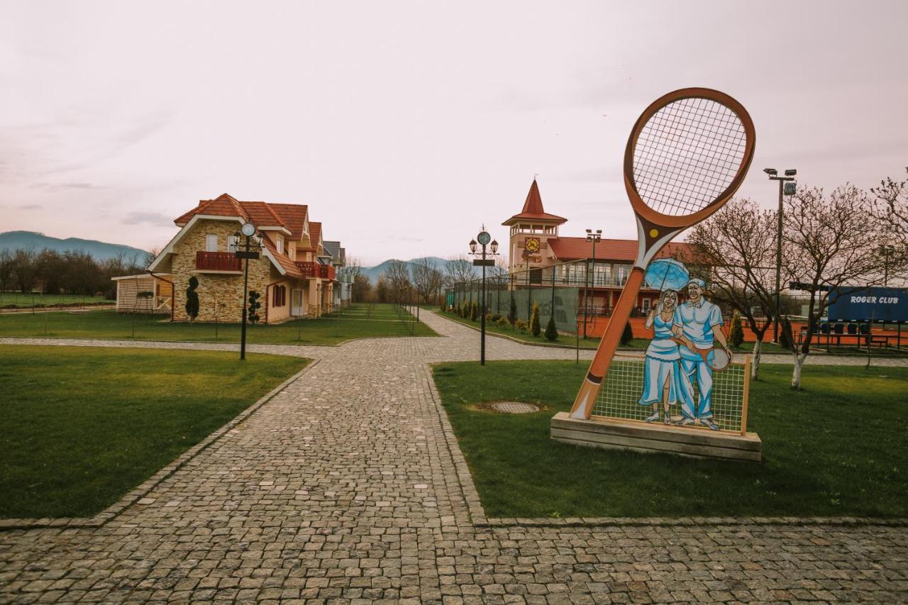 Publo Spa Hotel Vyshkove Buitenkant foto