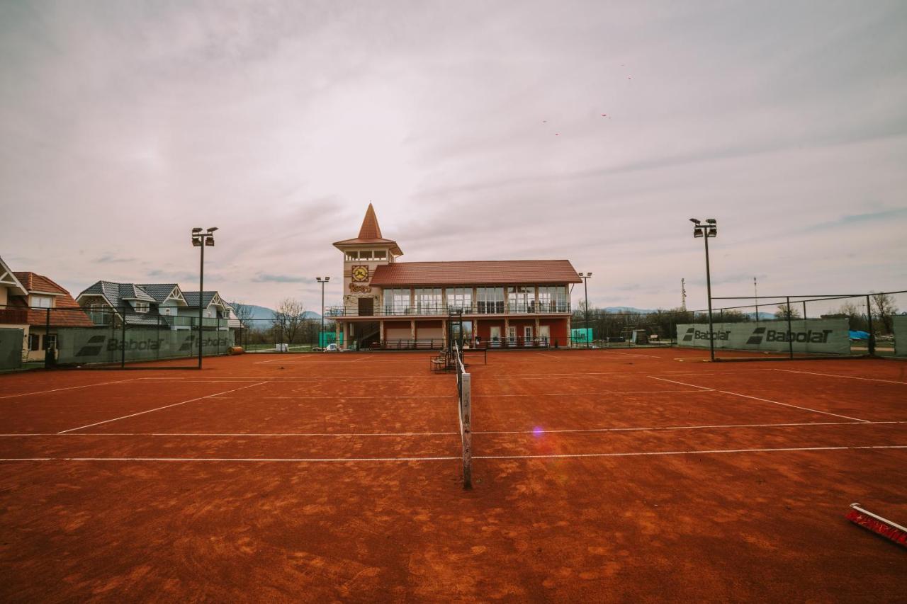 Publo Spa Hotel Vyshkove Buitenkant foto