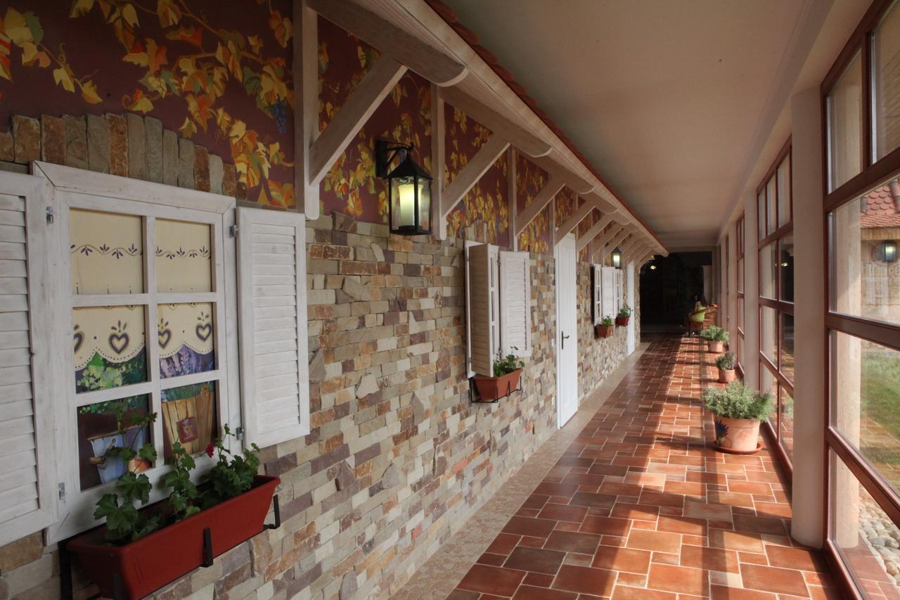 Publo Spa Hotel Vyshkove Buitenkant foto