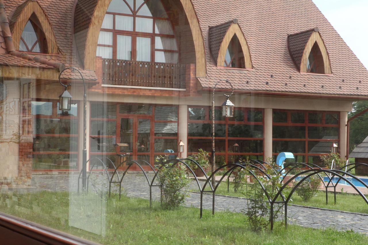 Publo Spa Hotel Vyshkove Buitenkant foto